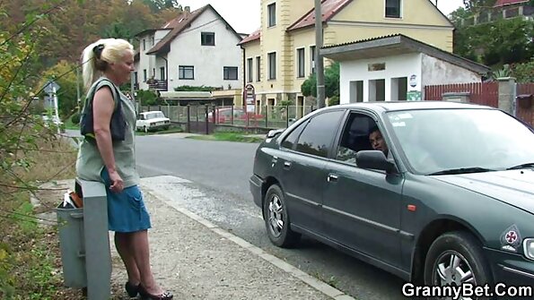 Una joven checa le devolvió xvideos reales caseros el viaje al taxista con un coño depilado.